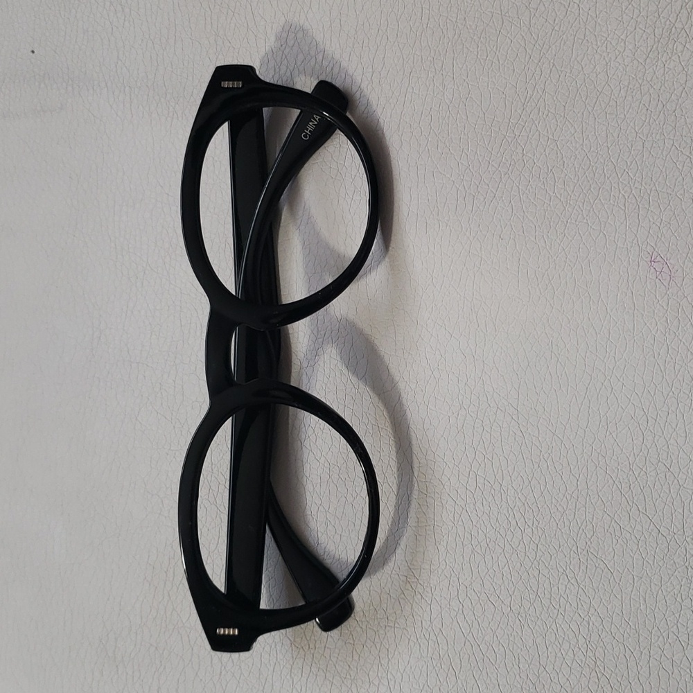 No lens glasses